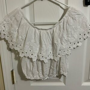 🦋 Simple White Embroidered Crop Top 5/25$